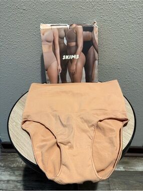 Skims Core Control Solutionwear Brief Size 2X/3X (NEW) Shapewear
